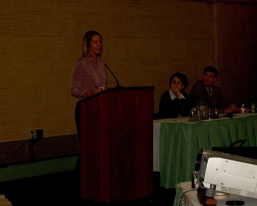 Jennifer Cavasin Jennifer Cavasin presents some of the groups' findings on recruitment challenges and solutions // Jennifer Cavasin, participante, présente certains des...